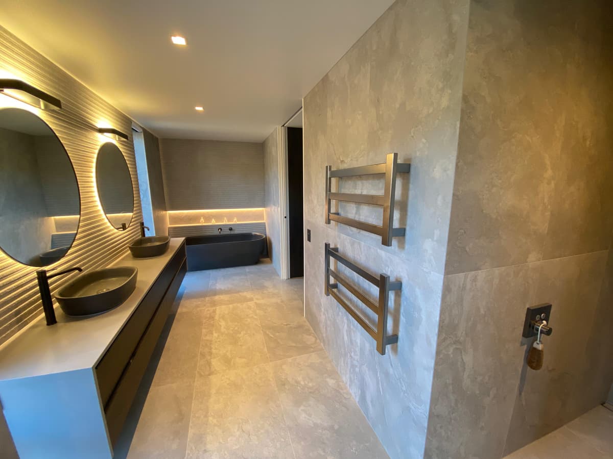 Luxurious Bathroom Retreat